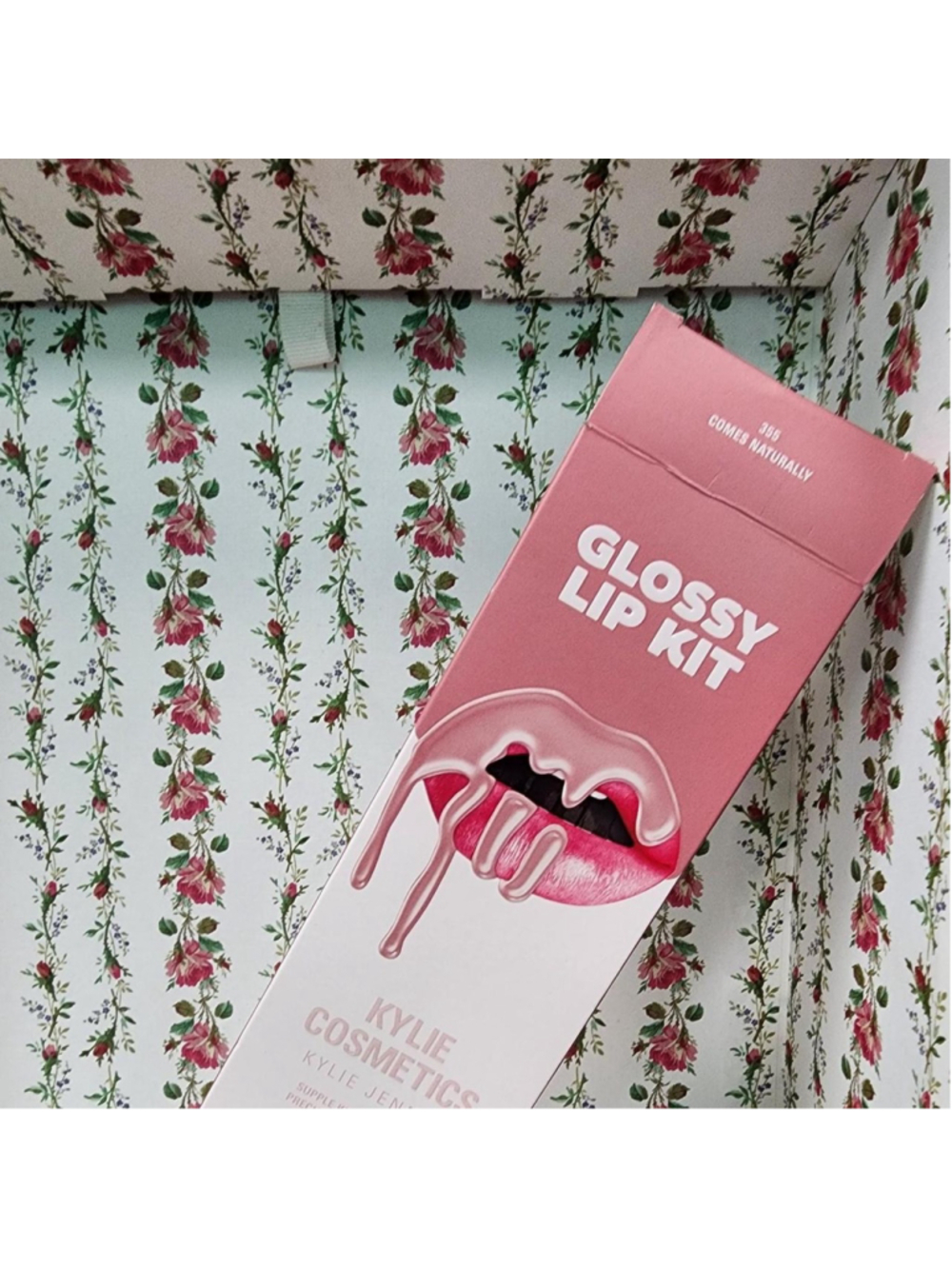 Kylie Cosmetics Glossy Lip Kit in shade 355 Comes Naturally
#kylie #lipstick